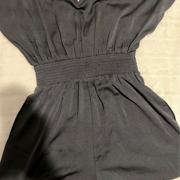 EXPRESS Romper With Keyhole Back (size Small) Dark Navy - Picture 2 of 3